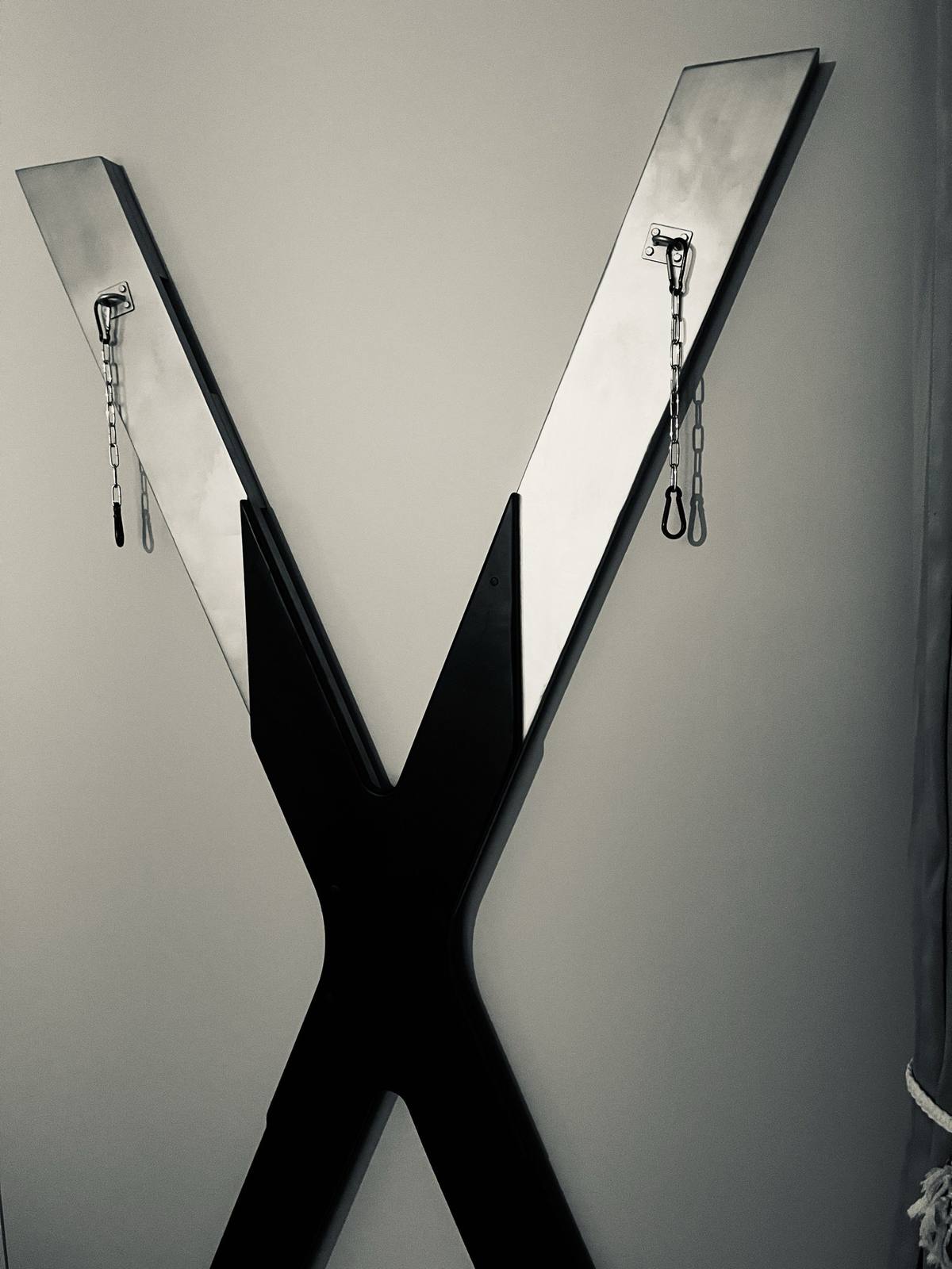 Croix de Saint-André avec attaches, photo en noir et blanc