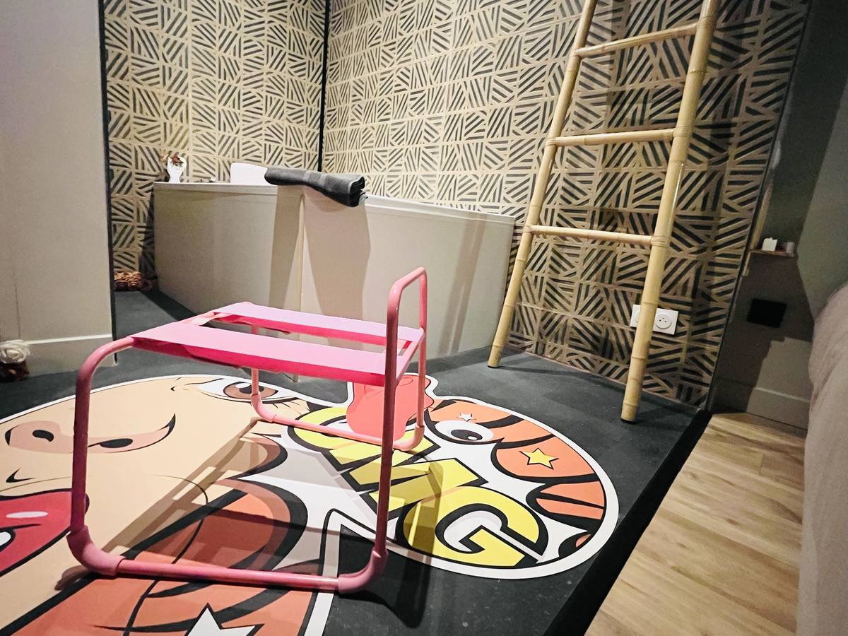Tabouret à rebonds dans la love room